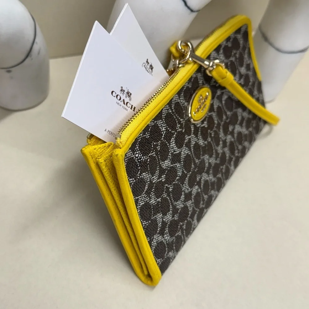(new+tag) Coach signature monogram zippy wristlet wallet - fits iPhone Pro Max